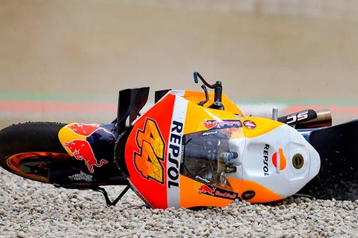 Tim Repsol Honda menganggap motor RC213V masih bermasalah dengan mesin dan ban belakang