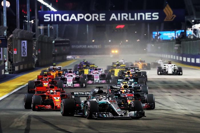 F1 Singapura yang berlangsung mala hari selalu menyajikan lomba menarik