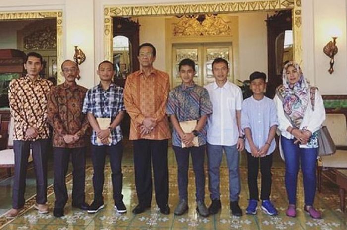 Pembalap, Galang Hendra saat bertemu dengan Gubernur DI Yogyakarta,  Sri Sultan Hamengkubuwono X