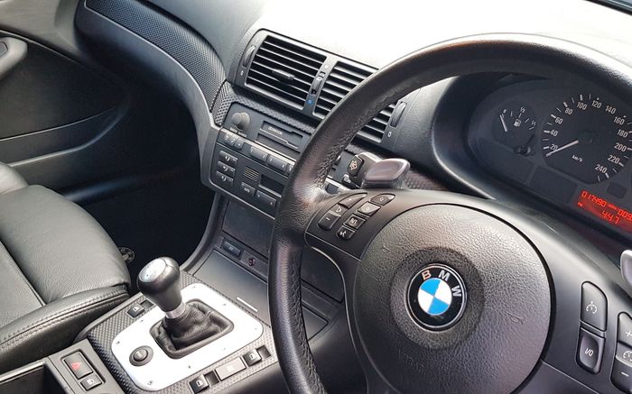 Interior BMW bekas wajib dicek.