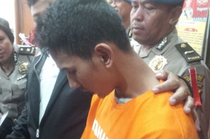 Aldy Erlangga oknum sopir taksi online tersangka perampokan