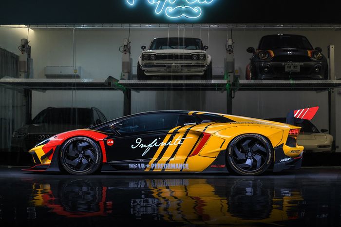Modifikasi Lamborghini Aventador eksotis dengan livery balap tri-tone