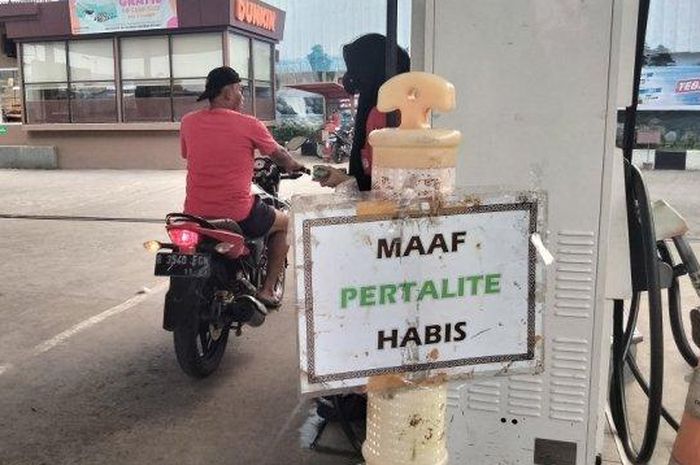 SPBU di Jalan Tegar Beriman, Kecamatan Bojonggede, Kabupaten Bogor kehabisan stok BBM jenis Pertalite. 