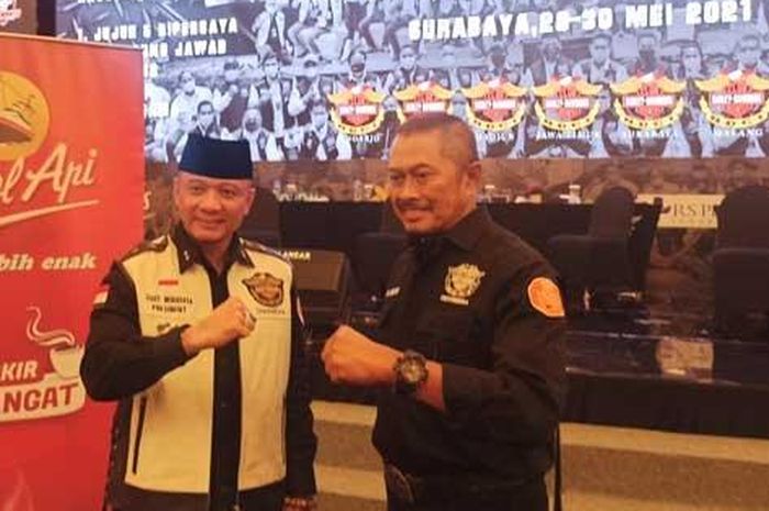 Enggak cuma jadi Kapolda,  jabatan Irjen Pol Teddy Minahasa (kanan) sebagai Ketua Umum HDCI periode 2021-2026 juga terancam dicabut gara-gara kasus narkoba.