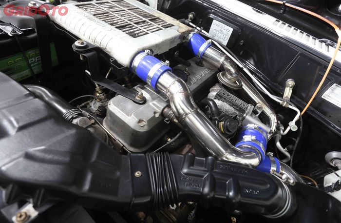 Mesin bawaan Daihatsu Rocky ini dipasangi turbo intercooler supaya bertenaga
