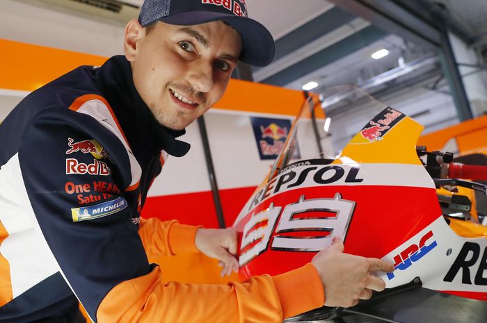 Jorge Lorenzo akan memulai petualangan bersama tim Repsol Honda pada MotoGP Qatar