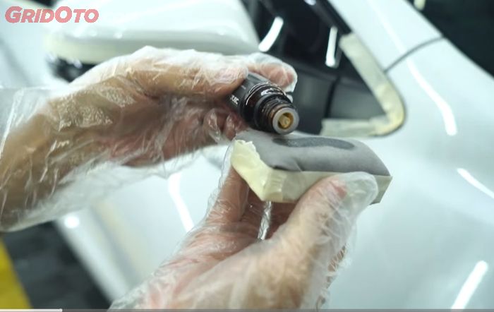 ILUSTRASI. Ceramic coating bodi mobil