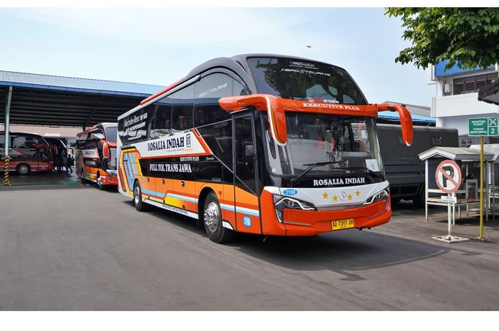 Ilustrasi, armada bus Rosalia Indah