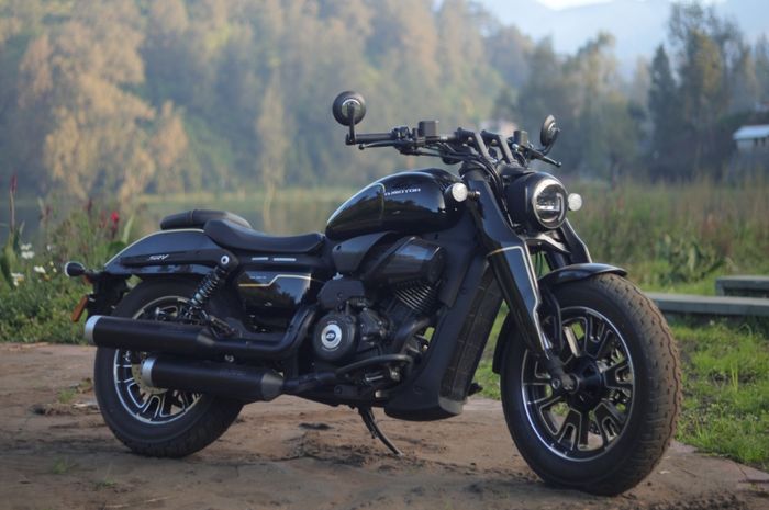 Update harga QJMotor SRV 250 AMT tahun 2026.