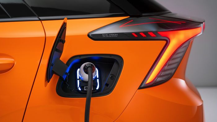 Soket Charger Mobil Listrik MG 4 EV Compatible dengan Konektor AC Type 2 dan CCS