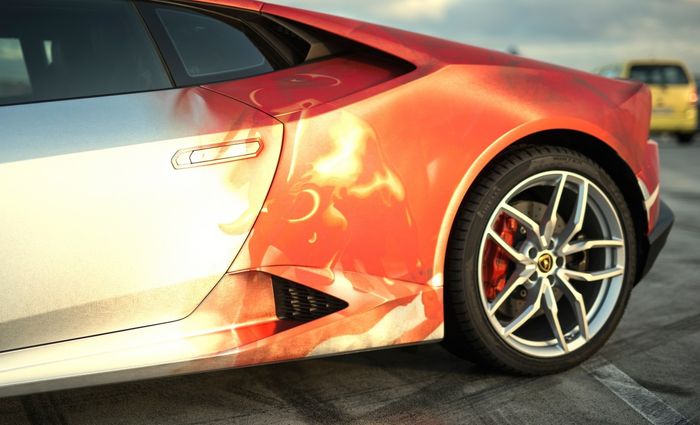 Corak api di belakang Lamborghini Huracan
