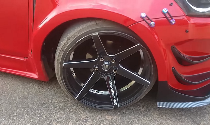 Suzuki Swift lama pakai pelek palang dari  Emotion R ukuran 18 inci