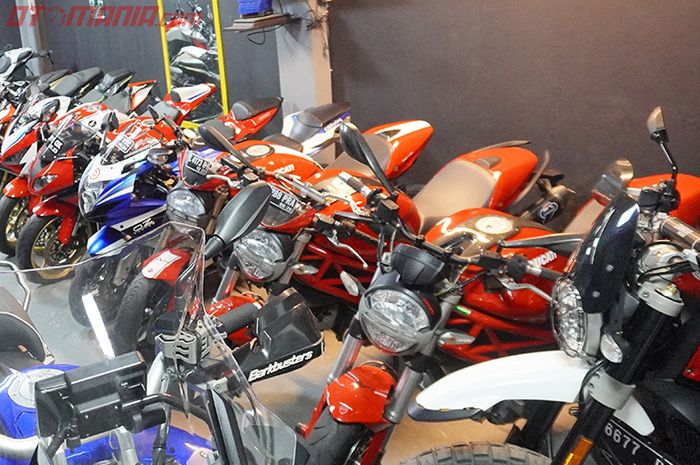 Dealer Motobrads, menjual moge-moge seken yang  langka. Ada Ducati sampai Ada Ducati sampai CBR1000RR SP.