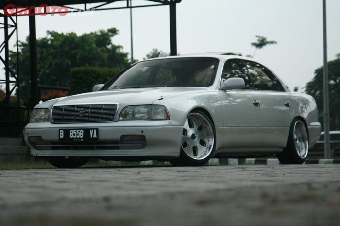 Toyota Crown Majesta tampil mewah 