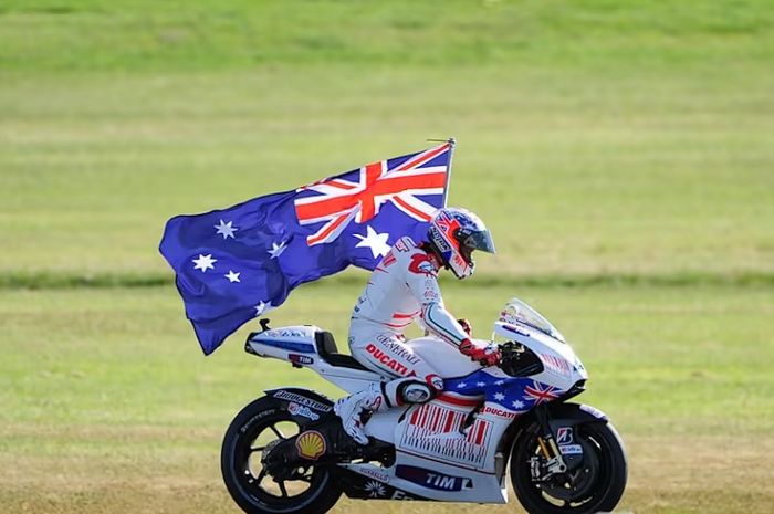 Livery spesial putih dengan bendera Australia ala Casey Stoner