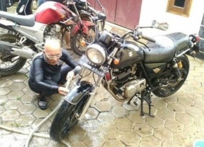 Usahakan bagian kaki-kaki dan mesin terlebih dahulu