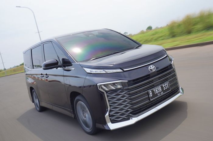 Pesanan Membludak, Inden Toyota Voxy Terbaru Sampai Tahun Depan
