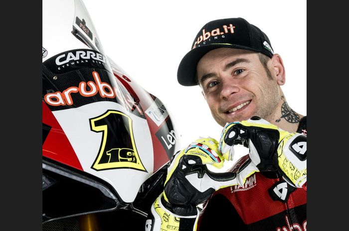 Penampilan baru Alvaro Bautista menjelang kejuaraan dunia Superbike atau WorldSBK 2023, pakai nomor 1 dan rambutnya dipotong