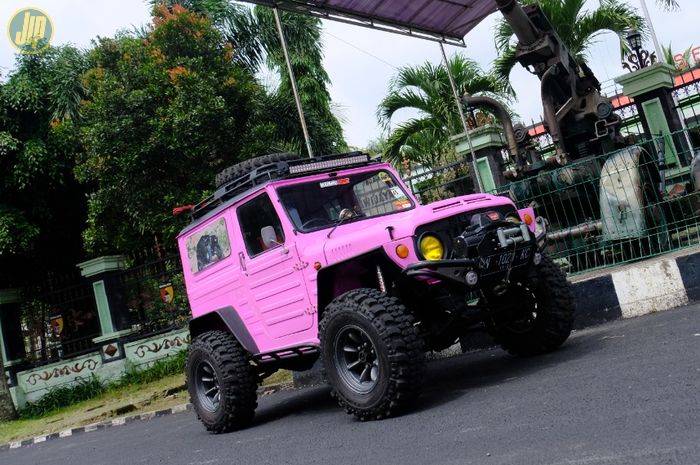 Modifikasi Suzuki Jimny Jangkrik Adventure Pink