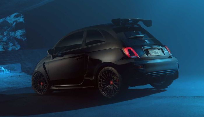 Kaki-kaki Fiat Abarth 595 sudah ditopang coilover