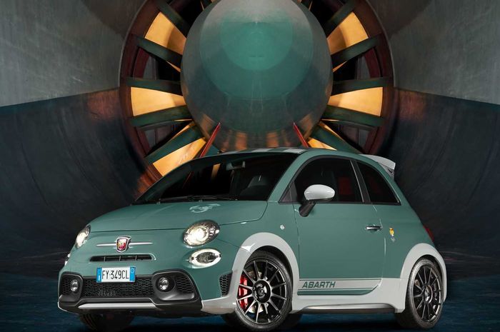 Abarth 695 70 Anniversary