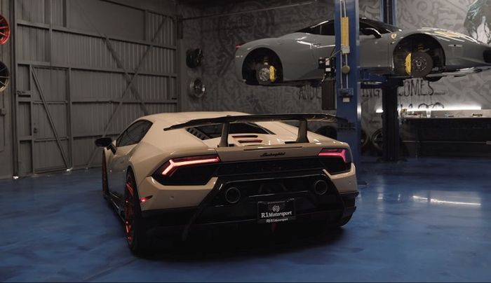 Tampilan belakang modifikasi Lamborghini Huracan