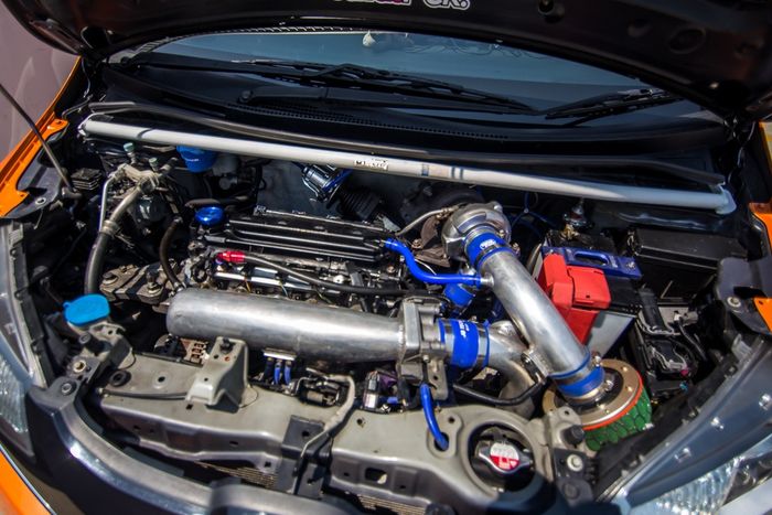 Mesin modifikasi Honda Jazz GK5 disuntik turbo hingg tembus 344 dk