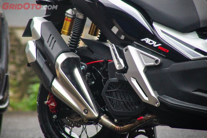 Modal 2,5 jutaan, pasang knalpot Honda CBR250RR ke Honda ADV150.