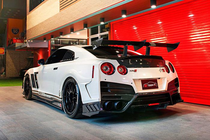 Modifikasi Nissan GT-R R35 asal Thailand ini masih berlanjut