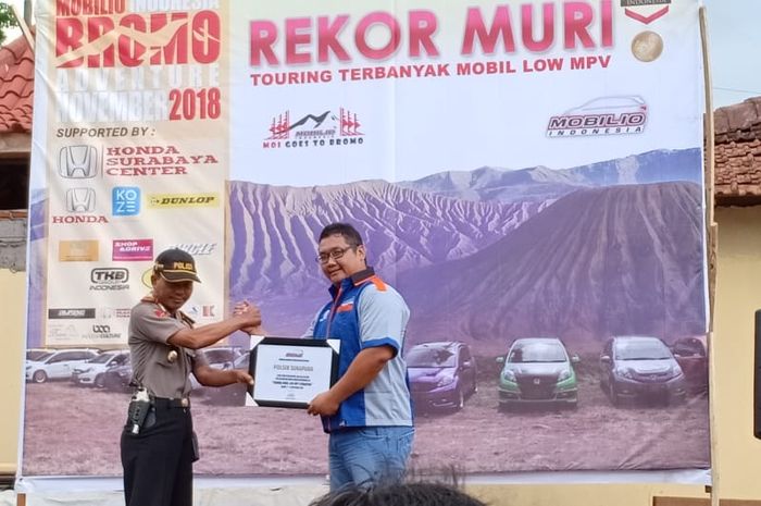 Gathering Mobilio Indonesia di Ponorogo sekaligus pemecahan rekok MURI