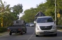 Rebecca Klopper dan Titi Kamal Pakai Hyundai H-1, Bawa Bungkusan Misterius Dikejar Polisi