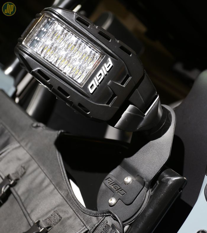 Tersedia juga bracket khusus Jeep JK di ROMA Autosport untuk memasang spion RIGID Reflect