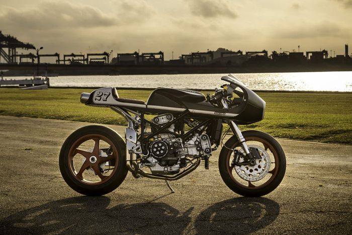 Tampilannya Ducati 916 ini semakin sangar dan keren