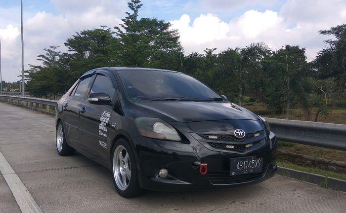 Toyota Vios yang diikutsertakan dalam drag race di Sentul