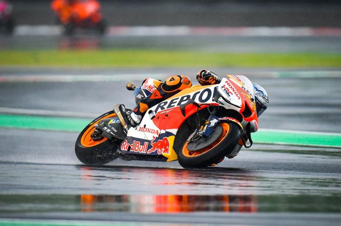 Pol Espargaro menyalahkan ban Michelin usai rekan setimnya alami kecelakaan para di MotoGP Indonesia 2022