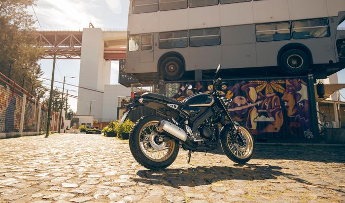 Area knalpotnya dilabur warna silver