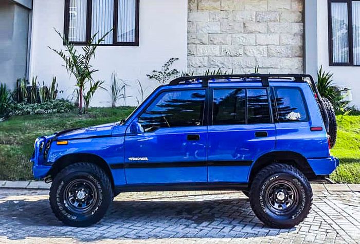 Suzuki Vitara 4x4 kabinnya juga dimodifikasi 