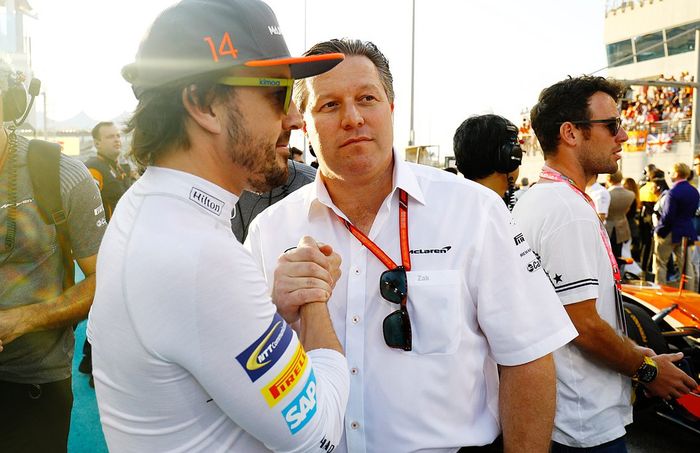 Direktur eksekutif McLaren, Zak Brown (kanan) berharap timnya mengalami perubahan setelah memutuskan kerja sama dengan Renault