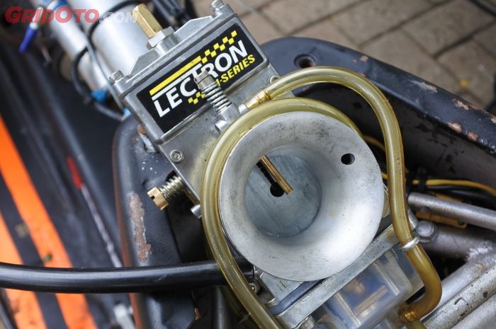 Karburator Lectron di vespa balap garapan A15 Engineering.