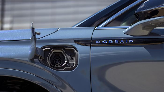 Lincoln Corsair tersedia dalam varian plug-in hybrid.