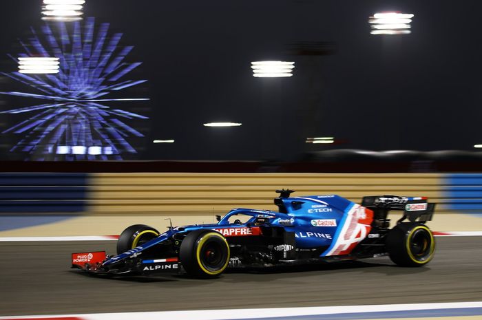 Gara-gara hal sepele, Fernando Alonso dari tim Alpine harus masauk garasi lebih awal pada balapan Formula 1 Bahrain 2021