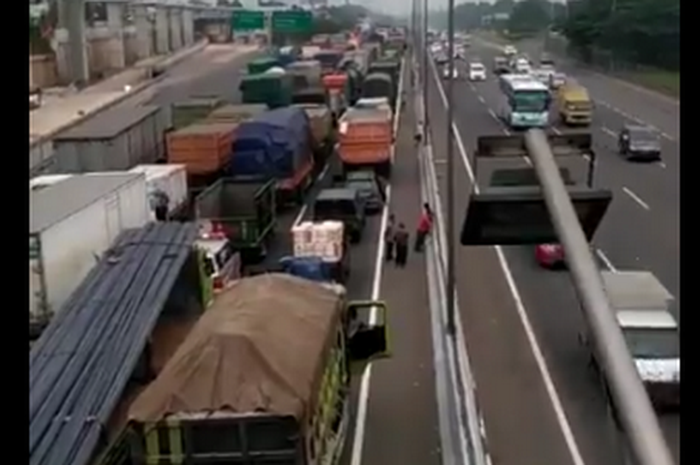 Ilustrasi Kemacetan menuju tol Jakarta-Cikampek
