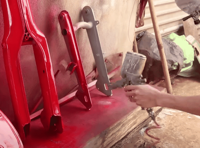 proses restorasi Honda C70 yang mangkrak puluhan tahun