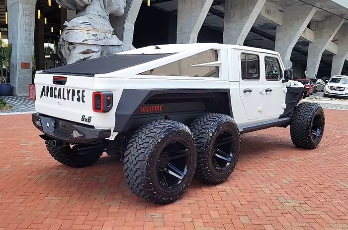 Modifikasi Jeep Gladiator 6x6 garapan Apocalypse yang diberi nama Hellfire