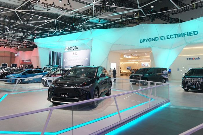Booth kendaraan elektrifikasi Toyota di GIIAS 2022
