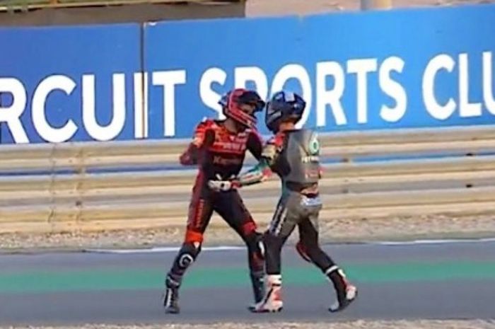Tendang pembalap tim Indonesia pada balapan Moto3 Doha 2021, Pembalap tim Malaysia John McPhee akhirnya minta maaf