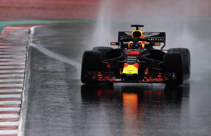 Daniel Ricciardo sempat mencicipi permukaan sirkuit Barcelona yang licin pada tes pramusim hari Rabu (28/2/2018)