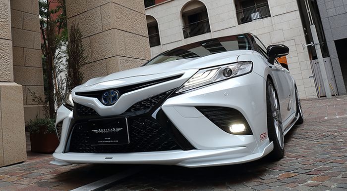 Tampilan depan Toyota Camry lebih sporty