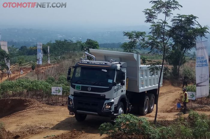  Volvo Dynamic Steering (VDS) membuat nyetir truk bisa pakai satu jari