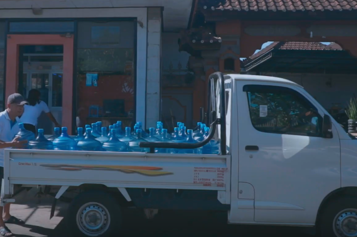 Dewa Nyoman Martayasa percayakan Daihatsu Gran Max pick up untuk bisnisnya.